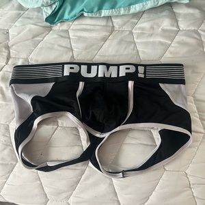 Black and white pump open back boxerbriefs